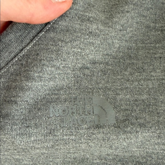 The North Face Women's Flash Dry SS V neck Tee, Medium, Like New - Picture 8 of 8